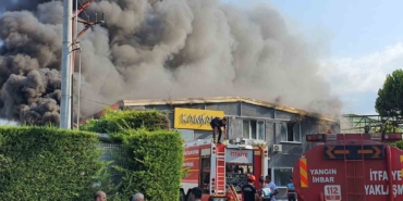 Sandalye fabrikasındaki yangının boyutu dron ile görüntülendi