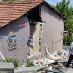 Sarıyer Belediyesi’nin su tankeri eve girdi