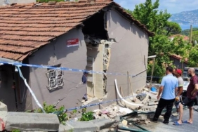 Sarıyer Belediyesi’nin su tankeri eve girdi