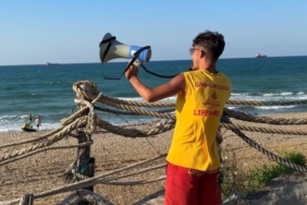 Sarıyer’de denize giren iki genç boğulma tehlikesi geçirdi: O anlar kamerada