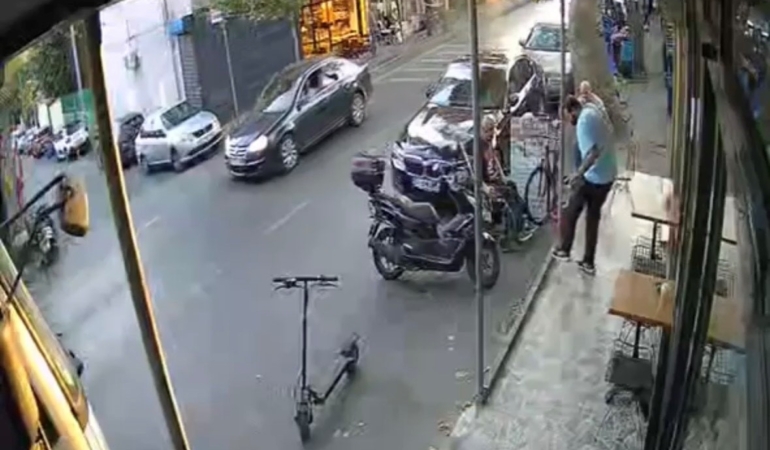 Sarıyer’de sokak ortasında silahlı saldırı: O anlar kamerada