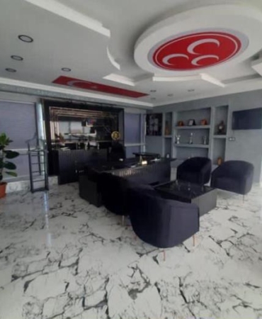 Seçimden sonra ilk işi odasını yeniletmek oldu