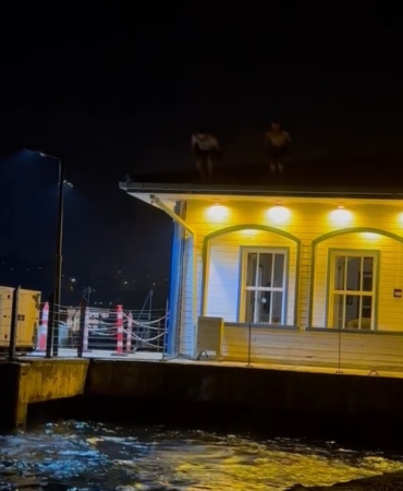 Serinlemek isteyen gençlerin tehlikeli oyunu kamerada