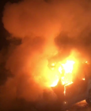 Seyir halindeki araç alev topuna döndü