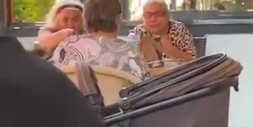 Sıcaktan bunalan kadınların vantilatör kavgası kamerada