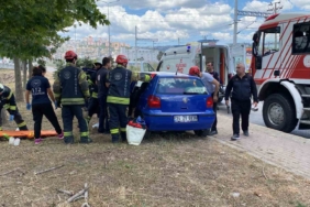 Sıkıştığı yerden otomobilin kapısı kesilerek kurtarıldı