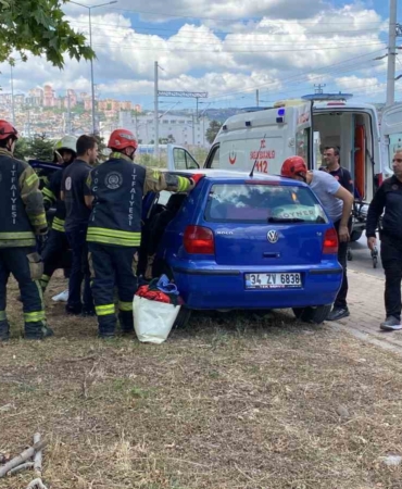 Sıkıştığı yerden otomobilin kapısı kesilerek kurtarıldı