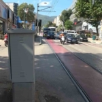 Sıkıştırdığı otobüs kaza yaptı, bir şey olmamış gibi yoluna devam etti