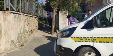 Silahla vurulan yaralıyı polis ekipleri hastaneye götürdü