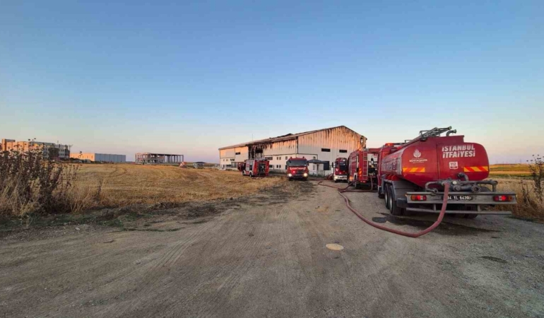 Silivri’de geri dönüşüm fabrikasında yangın