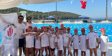 Sırtüstü yüzmede şampiyon Ümraniye