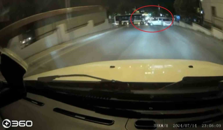 Sosyal medyada canlı yayın yaparken kaza yaptılar