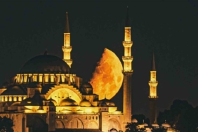 Süleymaniye Camii, yarım ay ile buluştu, ortaya kartpostallık görüntüler çıktı