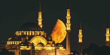 Süleymaniye Camii, yarım ay ile buluştu, ortaya kartpostallık görüntüler çıktı
