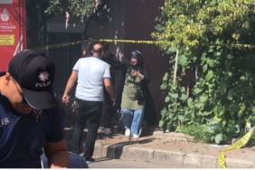 Sultanbeyli’de iki binanın çatısı alevlere teslim oldu