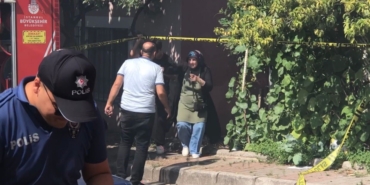 Sultanbeyli’de iki binanın çatısı alevlere teslim oldu