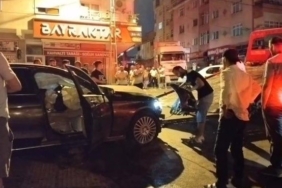 Sultanbeyli’de ters yönde ilerleyen otomobil seyir halindeki araca çarptı: 2 yaralı