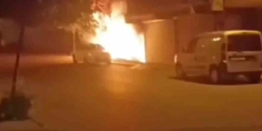 Sultanbeyli’de yatak imalathanesinde yangın paniği