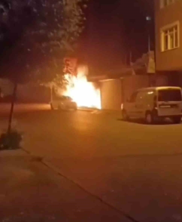 Sultanbeyli’de yatak imalathanesinde yangın paniği