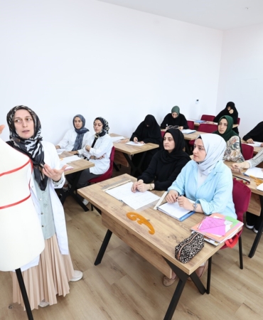 Sultangazi Belediyesi Sanat ve Mesleki Eğitim Kursları yaz aylarında da devam ediyor