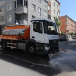 Sultangazi’de cadde ve sokaklar yıkanıyor
