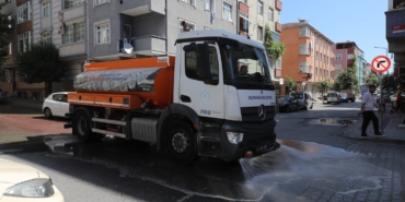 Sultangazi’de cadde ve sokaklar yıkanıyor