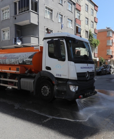 Sultangazi’de cadde ve sokaklar yıkanıyor
