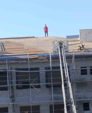 Sultangazi’de inşaat halindeki binada yangın