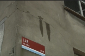 Sultangazi’de yabancı uyruklu bir ailenin musluğu söküp, vanayı açıp kaçtıkları evi su bastı