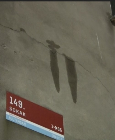 Sultangazi’de yabancı uyruklu bir ailenin musluğu söküp, vanayı açıp kaçtıkları evi su bastı