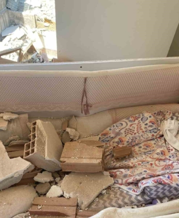 Sultangazi’de yıkım çalışması sırasında bitişikteki bina zarar gördü