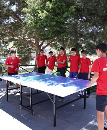 Sultangazili gençlerden yüksek rakımlı kamp