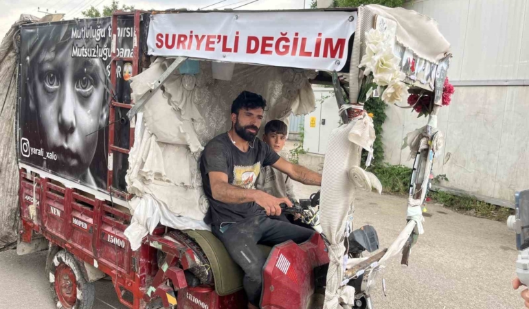 Suriyeli sanılmaktan korktu, motosikletine yazdı: "Artık önümü kesmiyorlar"