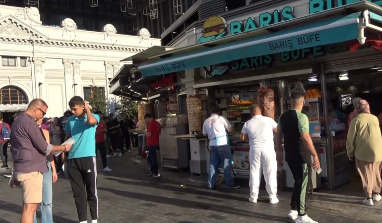 Taksim esnafının elektrik çilesi sürüyor: "BEDAŞ bu sorunu çözsün"