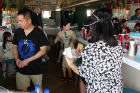 Taksim’de esnaf elektrik kesintisi yüzünden BEDAŞ’a tepki gösterdi