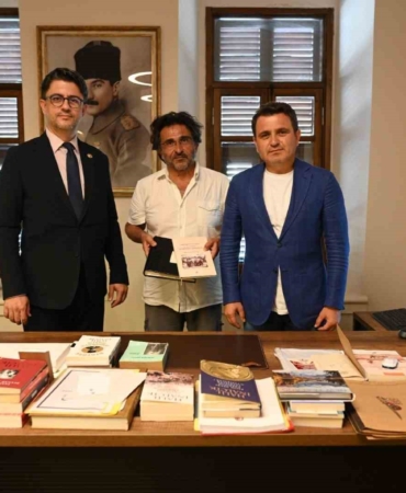 Tarihi bir albüm daha Çanakkale Savaşları Gelibolu Tarihi Alan Başkanlığına bağışlandı