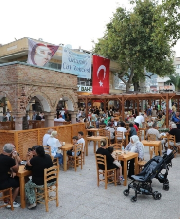 Tarihi Çınaraltı Çay Bahçesi yeniden açıldı