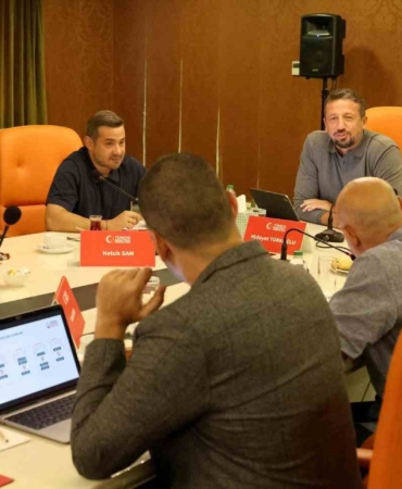 TBF Başkanı Hidayet Türkoğlu, Türkiye Sigorta Basketbol Süper Ligi temsilcileriyle buluştu
