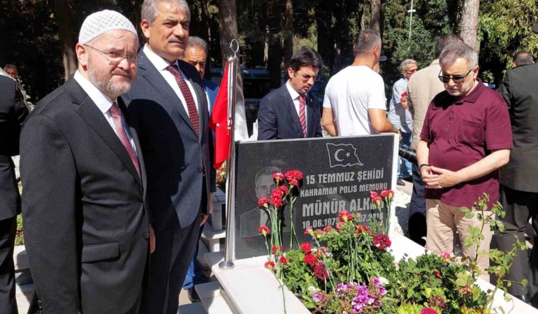 Tekirdağ’da 15 Temmuz anmaları başladı: Şehit mezarlıklarına karanfil bırakıldı