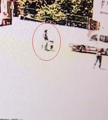 Tekirdağ’da arabanın yayalara çarptığı anlar kamerada: 2’si çocuk 3 yaralı