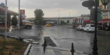 Tekirdağ’da rögar taştı, cadde sular altında kaldı