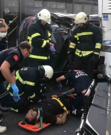 Tekirdağ’da zincirleme kaza: Ağır yaralanan sürücüyü sıkıştığı yerden itfaiye kurtardı