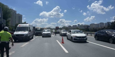 TEM otoyolunda tur otobüsü kamyona çarptı: 2’si çocuk 8 yaralı