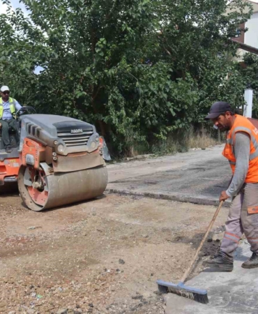 Tepeköy Mahallesi asfaltla buluşuyor