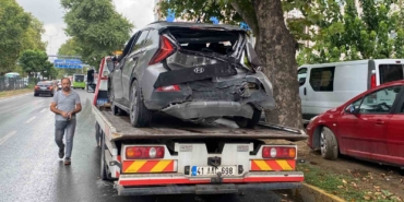 Tır ışıklarda bekleyen otomobillerin arasına daldı: 3 yaralı