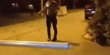 Tornavidayla banklara zarar veren gençler, GBT yapmak isteyen bekçilere güçlük çıkardı