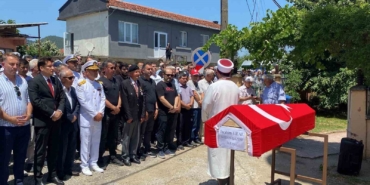 Trafik kazasında hayatını kaybeden Kıbrıs gazisi toprağa verildi