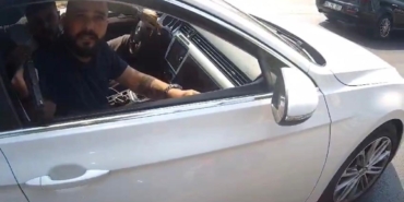 Trafikte tartıştığı motosiklet sürücüsüne silah çekti