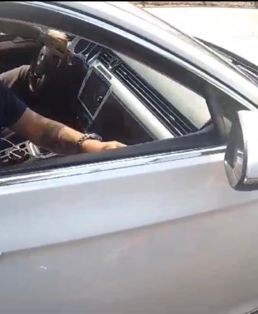 Trafikte tartıştığı motosiklet sürücüsüne silah çekti