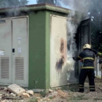 Trafoda çıkan yangın mahalleyi elektriksiz bıraktı